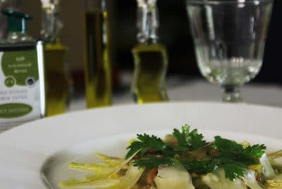 huiles et olives, tartare de tomate, coriandre, artichaut, parmesan par Reine Sammut