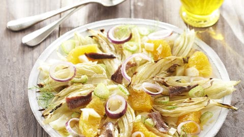 huiles et olives, salade d'orange et fenouil à l'huile d'olive et anchois