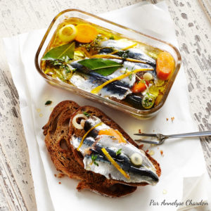 huiles et olives, sardines confites à l'huile d'olive