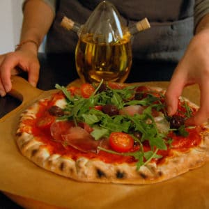 recette de pizza aux saveurs du sud - méditerranée - huile d'olive d'aix en provence olives maturées aop par Annelyse Chardon