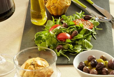 huiles et olives, recette, mini cake aux olives vertes ou noires, et tomates séchées