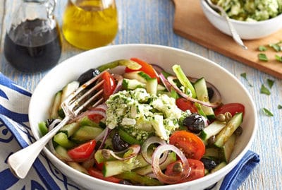 huiles et olives, salade grecque à l'huile d'olive goût intense et olives noires de France