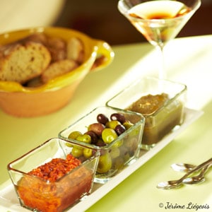 huiles et olives, caviar aux deux tomates