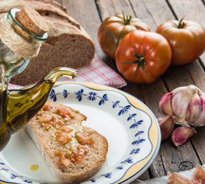 huiles et olives, Pan con tomate