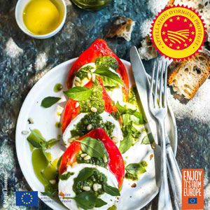 huiles et olives, salade de tomate-mozzarella, huile d'olive