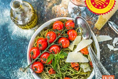 huiles et olives, spaghetti au pesto et tomate