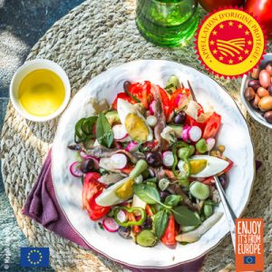 huiles et olives, salade nicoise à l'huile d'olive et aux olives de Nice AOP