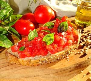 huiles et olives, tartine tomate basilic