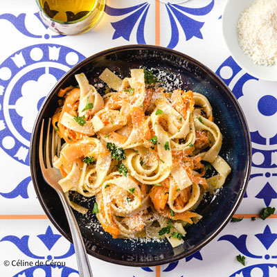 huiles et olives, recettes, assortiment de tagliatelles (pâtes et carottes)