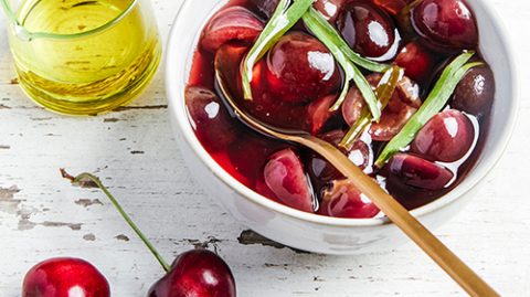 huiles et olives, recettes, cerises pochées à l'estragon, huile d'olive et chocolat blanc