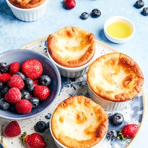 huiles et olives, recettes, gâteau soufflé au yaourt et aux fruits, à l'huile d'olive