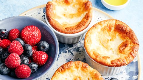 huiles et olives, recettes, gâteau soufflé au yaourt et aux fruits, à l'huile d'olive