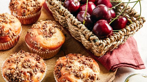 huiles et olives, recettes, muffins aux cerises, crumble aux amandes