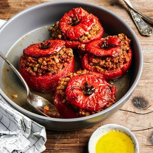 huiles et olives, recettes, tomates farcies végétariennes au petit épeautre et à l'aubergine