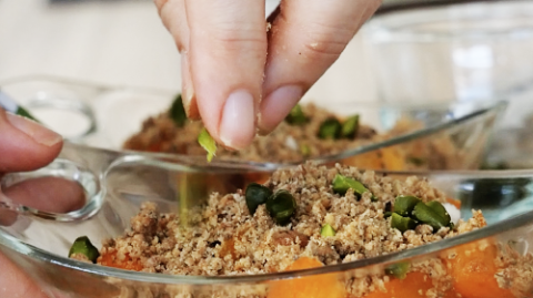 Recette de Crumble revisité abricots romarin et pistaches, huile d'olive goût intense