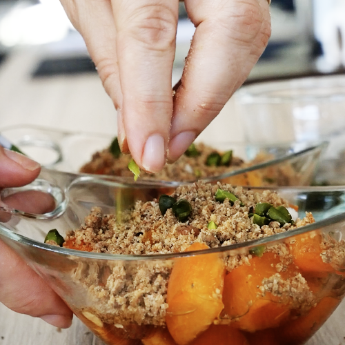 Recette de Crumble revisité abricots romarin et pistaches, huile d'olive goût intense