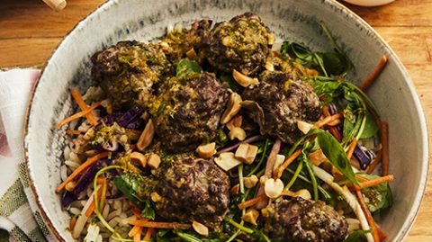 Recette de salade aux boulettes de boeuf thaï, huile d'olive