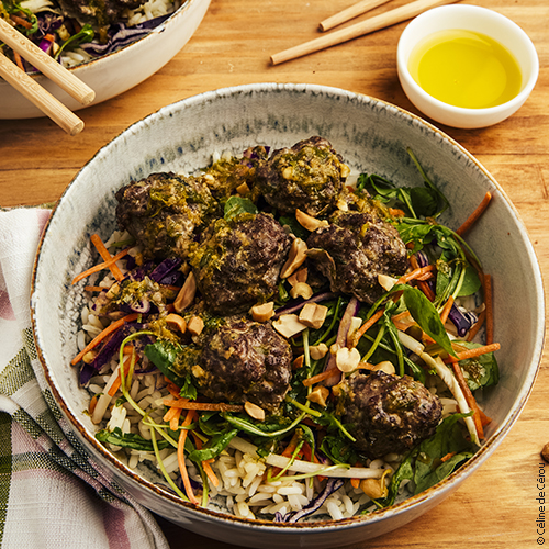 Recette de salade aux boulettes de boeuf thaï, huile d'olive