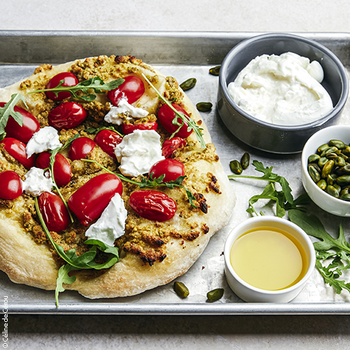 Recette de pizza napolitaine, burrata, pesto de pistache, huile d'olive