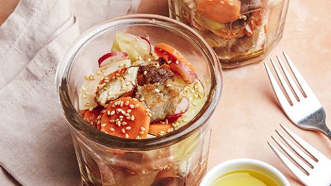 recette de Salade tiède de porc croustillant & légumes croquants, huile d'olive